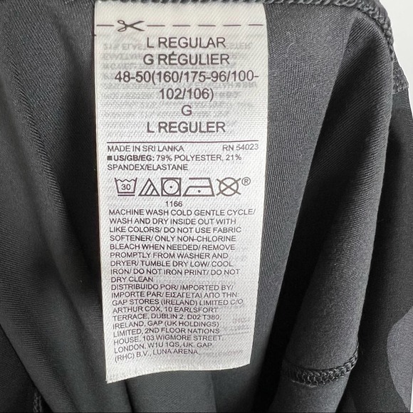 New Gap Maternity Power Recycled Full Panel Capri Leggings Large Camo - Picture 8 of 9